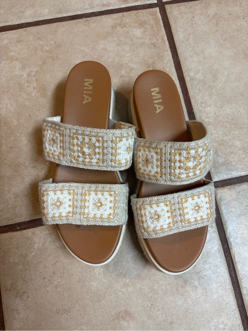 MIA Two-Strap Embroidered Slide Sandals in Tan and Cream Size 7.5 Preowned